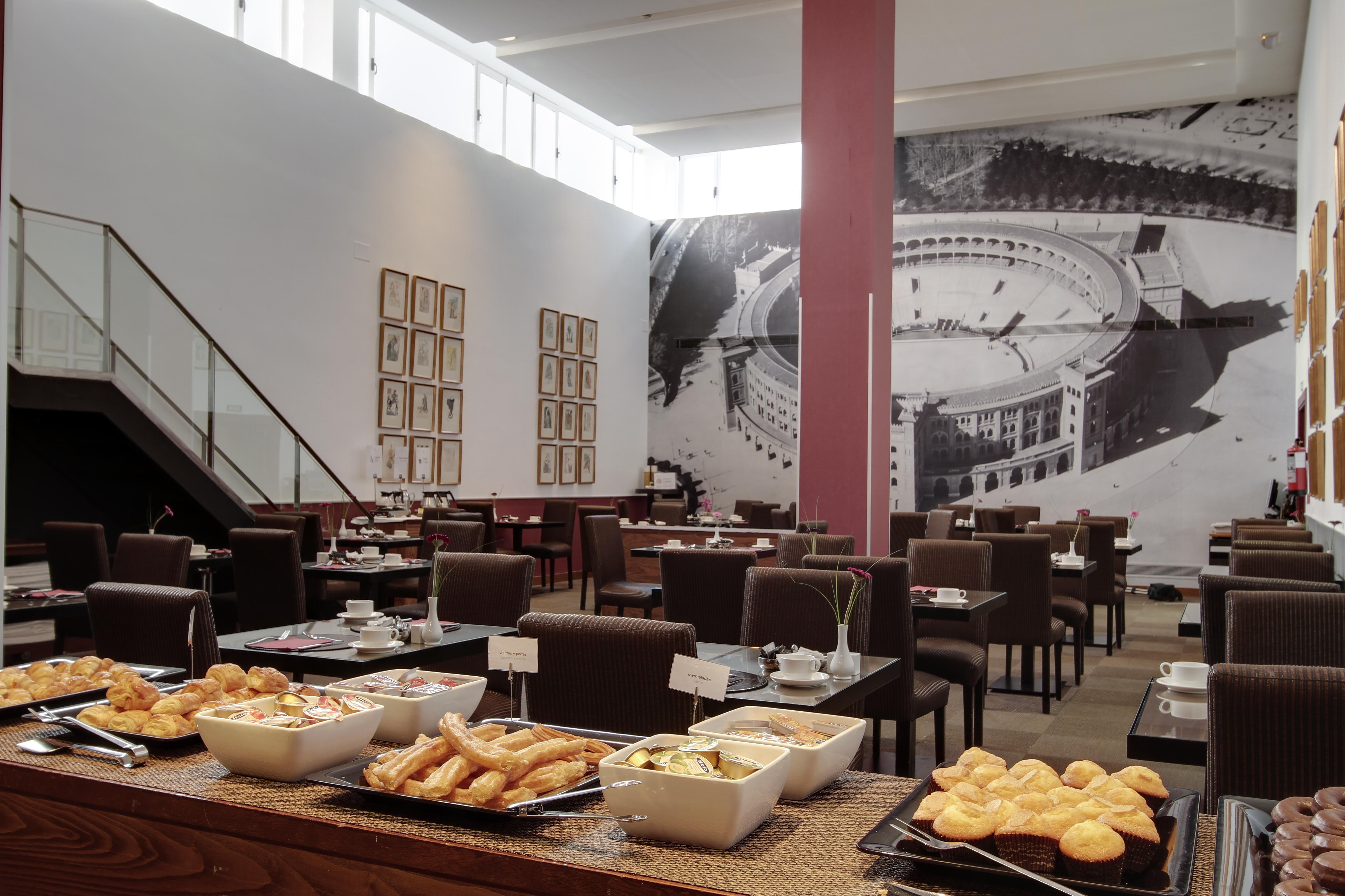 Rafaelhoteles Ventas (Adults Only) Madrid Exterior photo